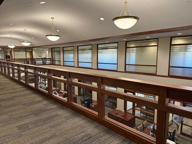 More Photos Of 109 Veterans Pky, Yorkville Office For Lease