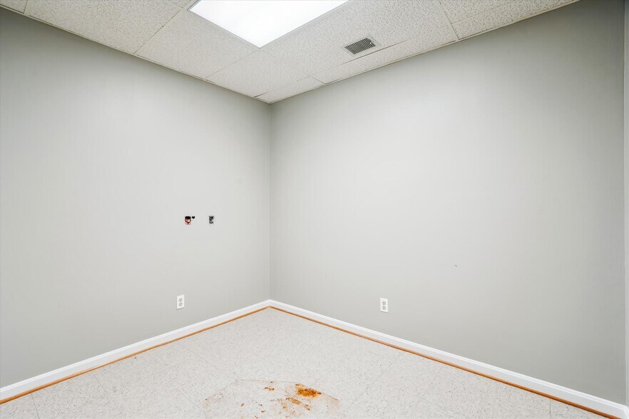 More Photos Of 14333 Laurel Bowie Rd, Laurel Medical For Sale