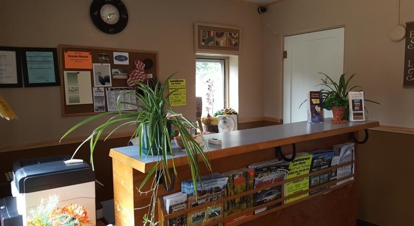 More Photos Of 216 NE Main St, Lewistown Hotel For Sale