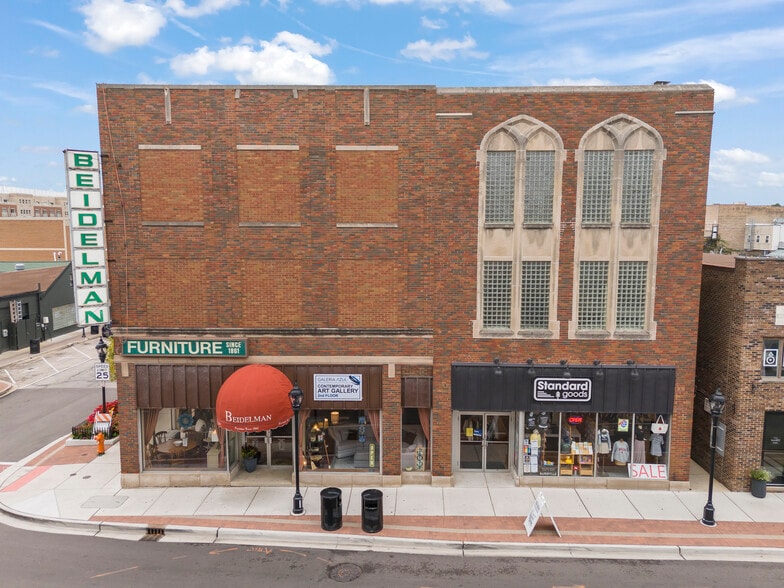 More Photos Of 235-239 S Washington St, Naperville Storefront For Sale