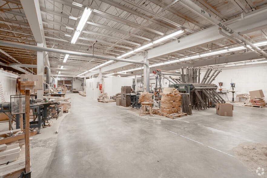 More Photos Of 980 3rd Ave SE, Hickory Warehouse For Lease