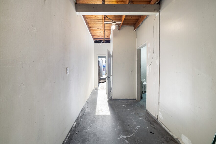 More Photos Of 5709 E Beverly Blvd, Los Angeles Office Residential For Lease