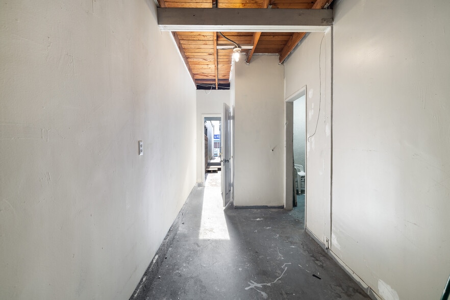 More Photos Of 5709 E Beverly Blvd, Los Angeles Office Residential For Sale