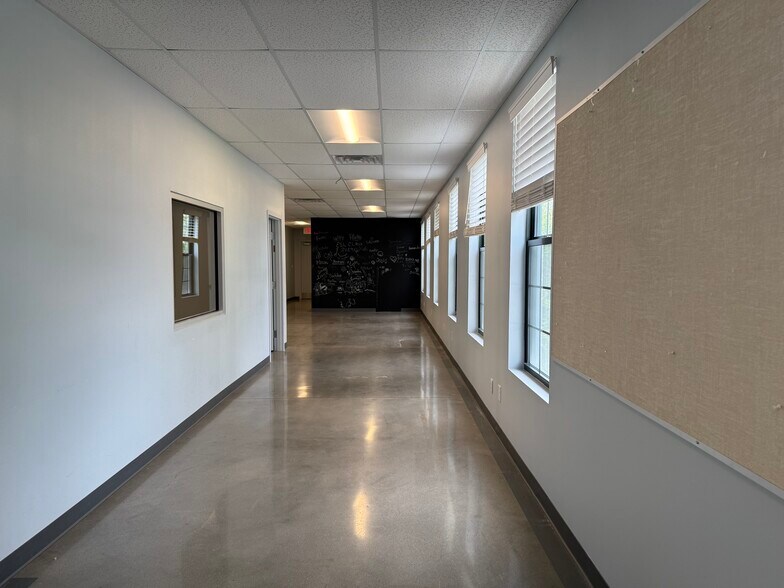 More Photos Of 201-217 N Main St, Versailles Storefront Retail Office For Lease