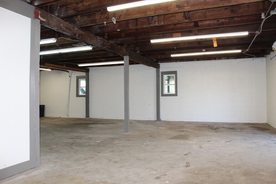 More Photos Of 3821 W Montague Ave, Charleston Flex For Sale