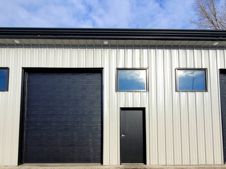 More Photos Of 2975 Heartland Dr, Grand Forks Flex For Lease