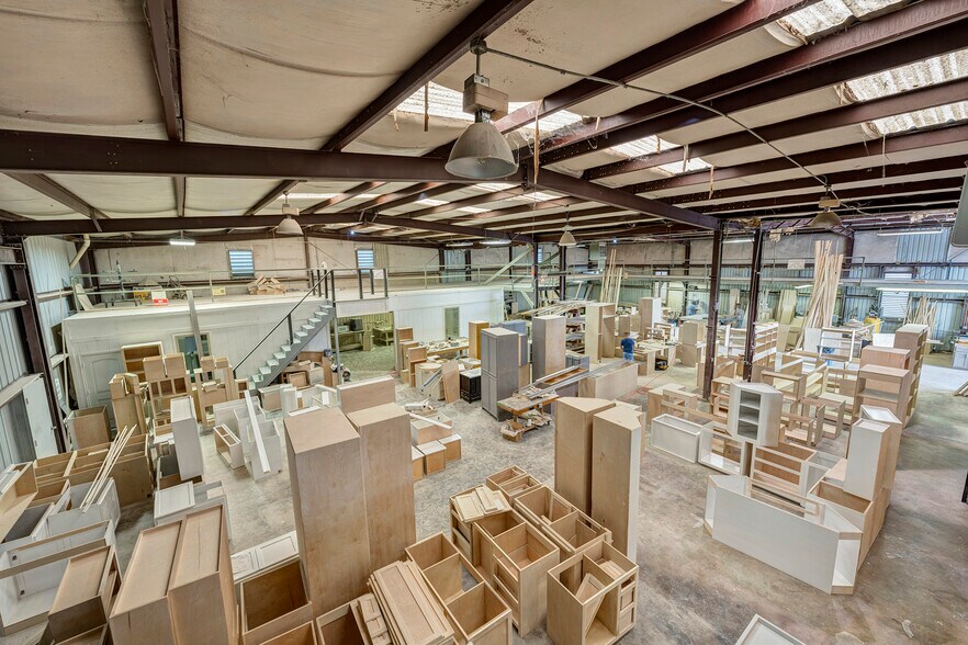 More Photos Of 1406-1420 Telephone Rd, Houston Showroom For Lease