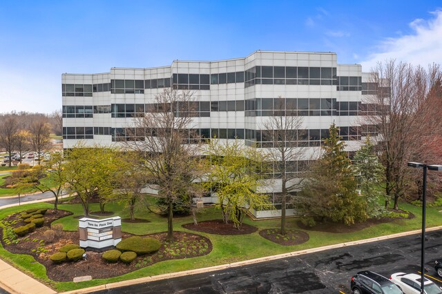More Photos Of 1 TransAm Plaza Dr, Oakbrook Terrace Office For Sale
