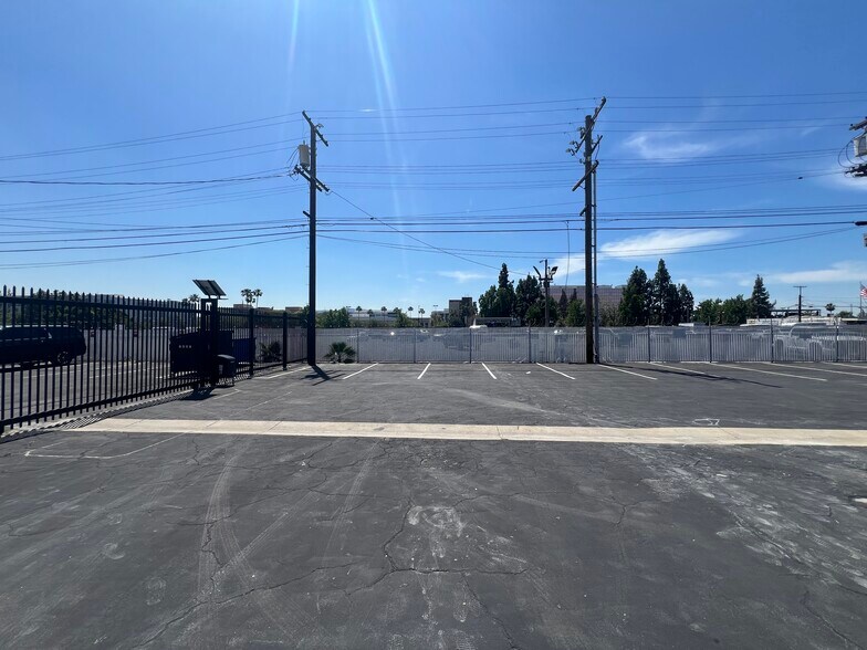 More Photos Of 3316-3318 Burton Ave, Burbank Warehouse For Sale