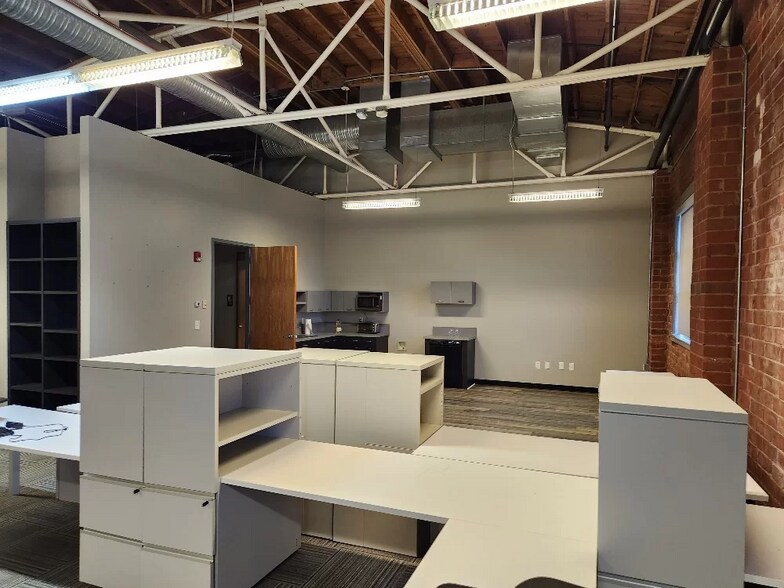 More Photos Of 2923 S Tryon St, Charlotte Office For Lease