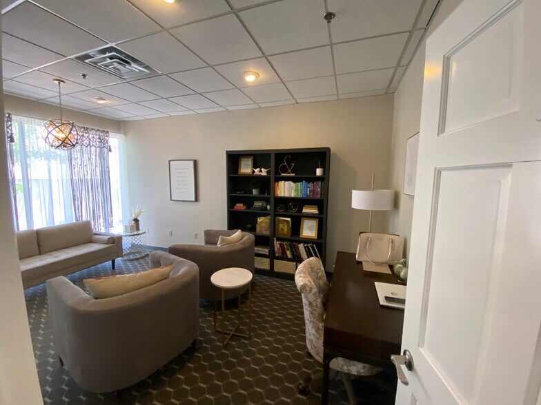More Photos Of 8263 W Thunderbird Rd, Peoria Office For Lease