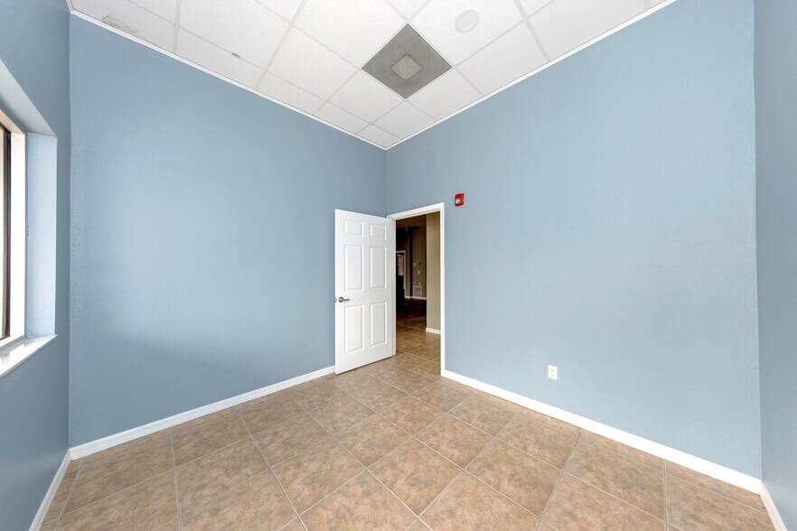 More Photos Of 655 N Indiana Ave, Englewood Medical For Sale