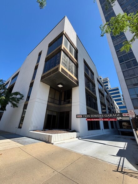 More Photos Of 456 Fulton St, Peoria Office For Sale