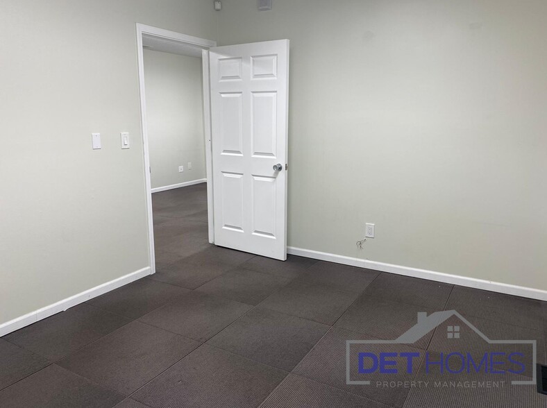 More Photos Of 17200 W 10 Mile Rd, Southfield Office For Lease