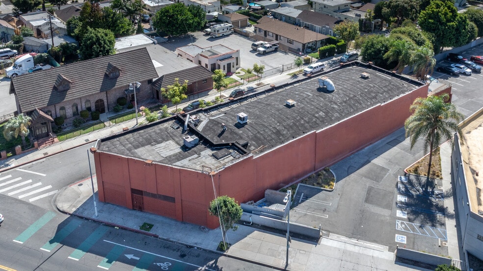 More Photos Of 5000 W Adams Blvd, Los Angeles Showroom For Lease