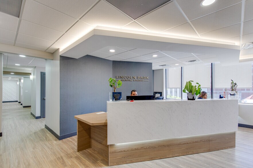 More Photos Of 2551 N Clark St, Chicago Office For Lease