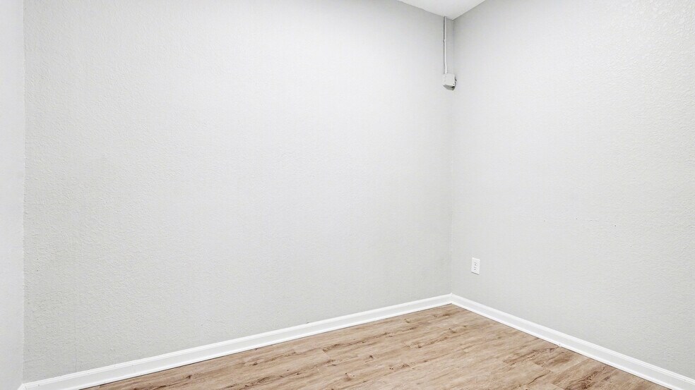 More Photos Of 1313 Croton Rd, Melbourne Office Residential For Lease