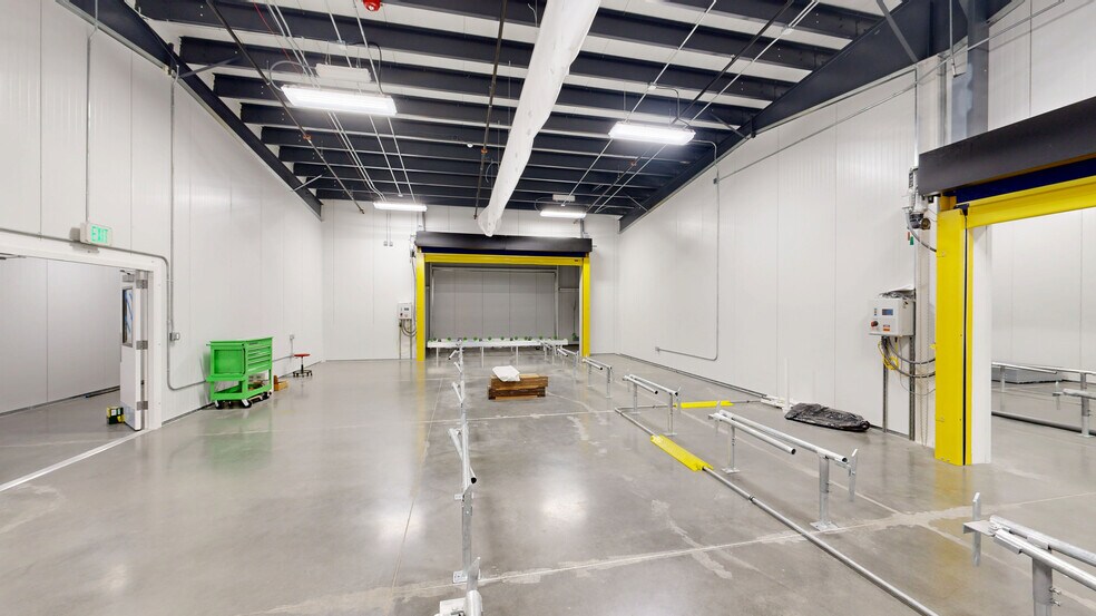 More Photos Of 7897 Randolph Rd NE, Moses Lake Manufacturing For Sale