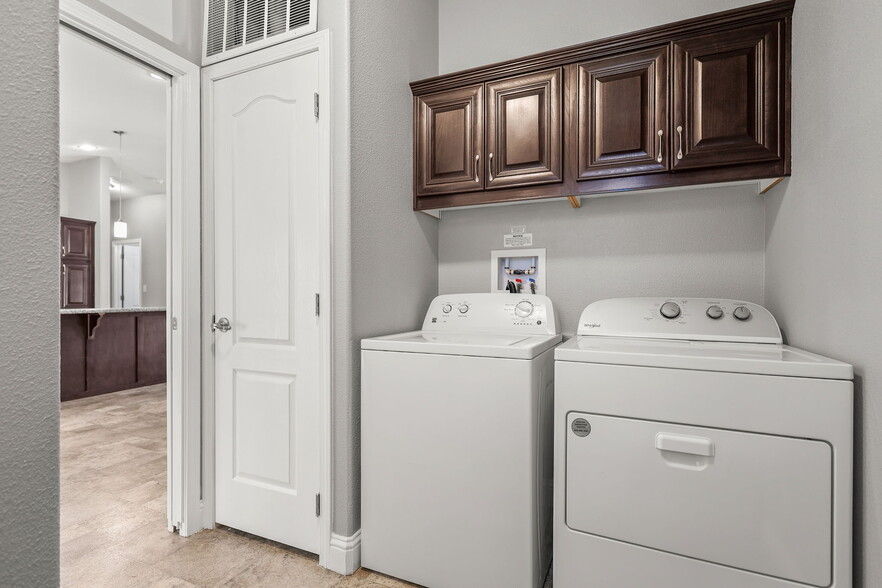 More Photos Of 2081 Victor Ave, Redding Office For Sale