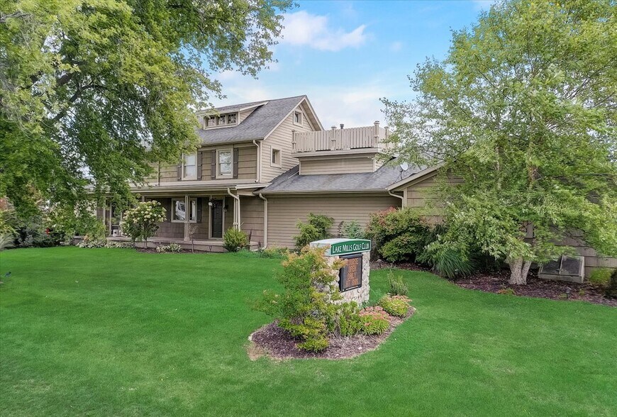 More Photos Of 800 S Main St, Lake Mills Golf Course Driving Range For Sale