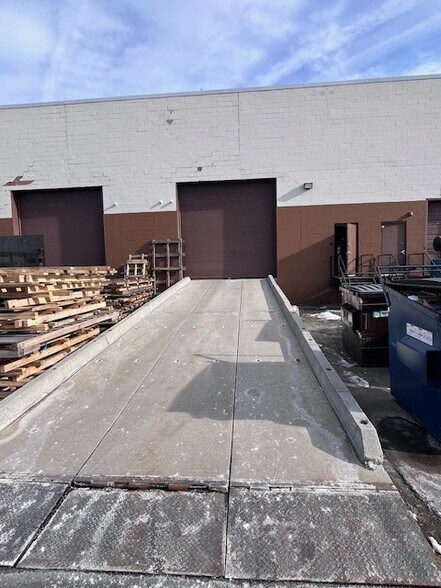 More Photos Of 5 Skyline Dr, Hawthorne Light Distribution For Lease