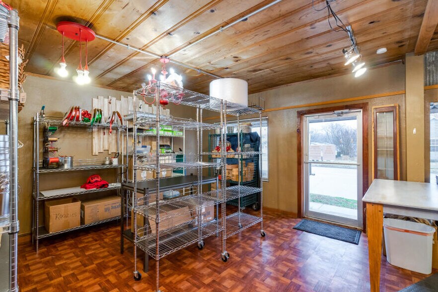 More Photos Of 2127-2129 W College St, Springfield Loft Creative Space For Sale