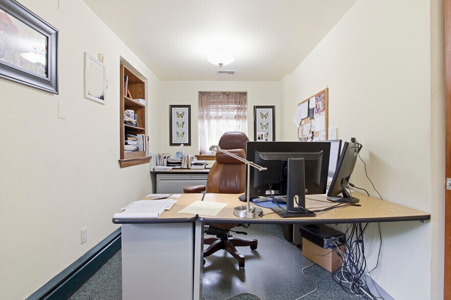 More Photos Of 678 Ferne Blvd, Drexel Hill Office For Sale