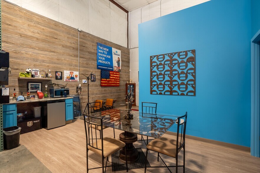 More Photos Of 2404 Robinson Ave NE, Bondurant Service For Lease