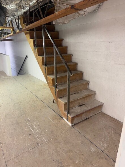 More Photos Of 1590 Foothill Dr, Boulder City Light Distribution For Sale