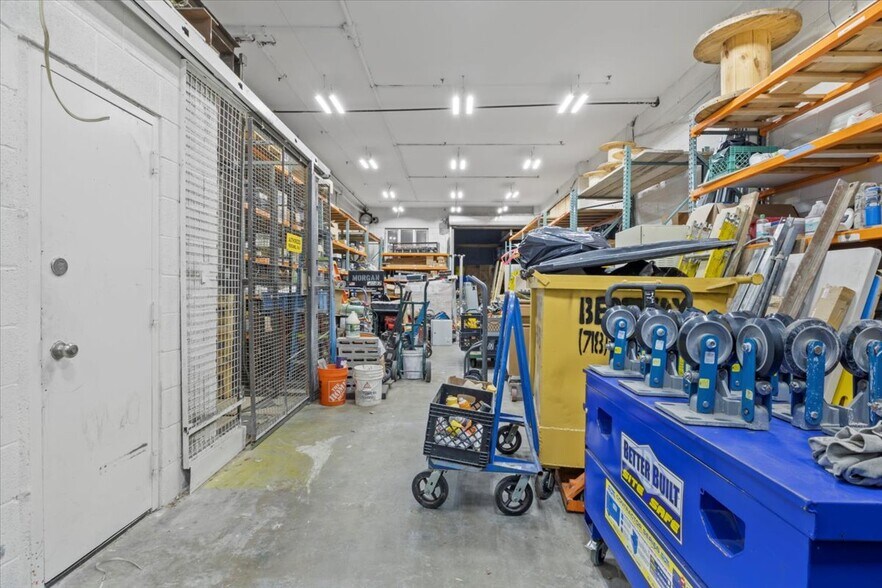 More Photos Of 24-65 46th St, Astoria Flex For Lease