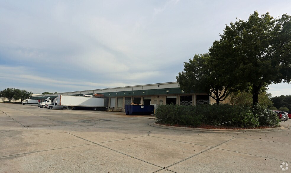 More Photos Of 207 Kelsey Ln, Tampa Truck Terminal For Lease