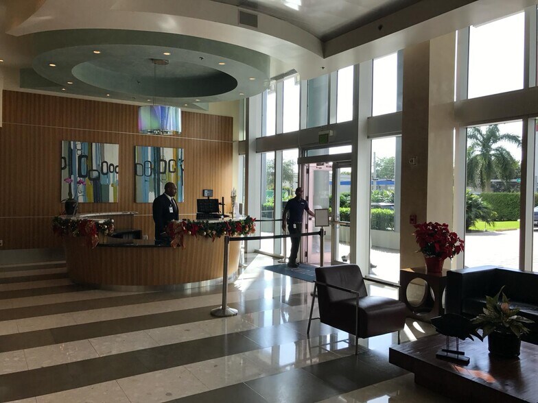 More Photos Of 175 SW 7th St, Miami Medical For Lease