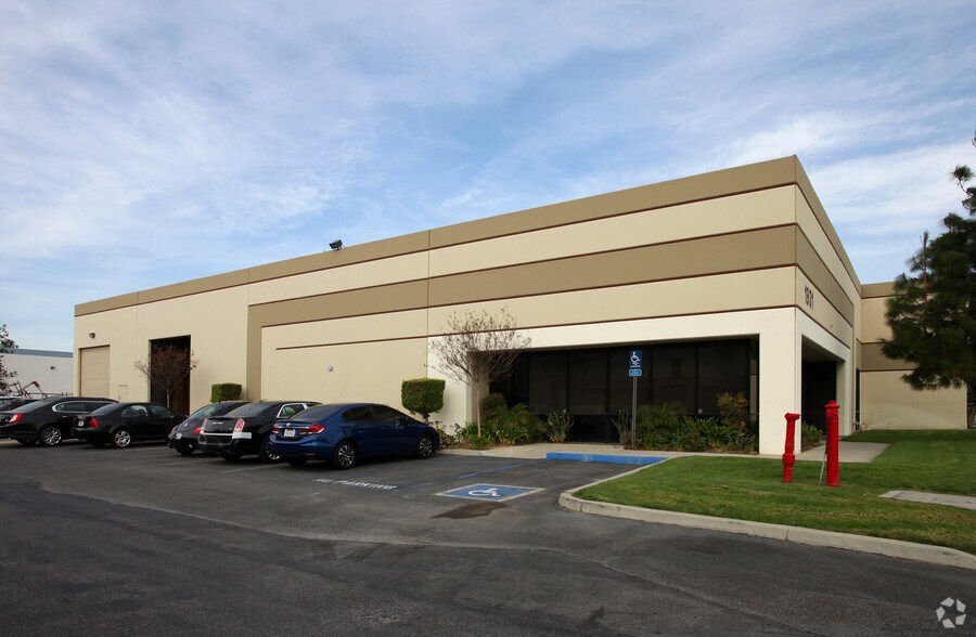 More Photos Of 1931 Sampson Ave, Corona Warehouse For Lease