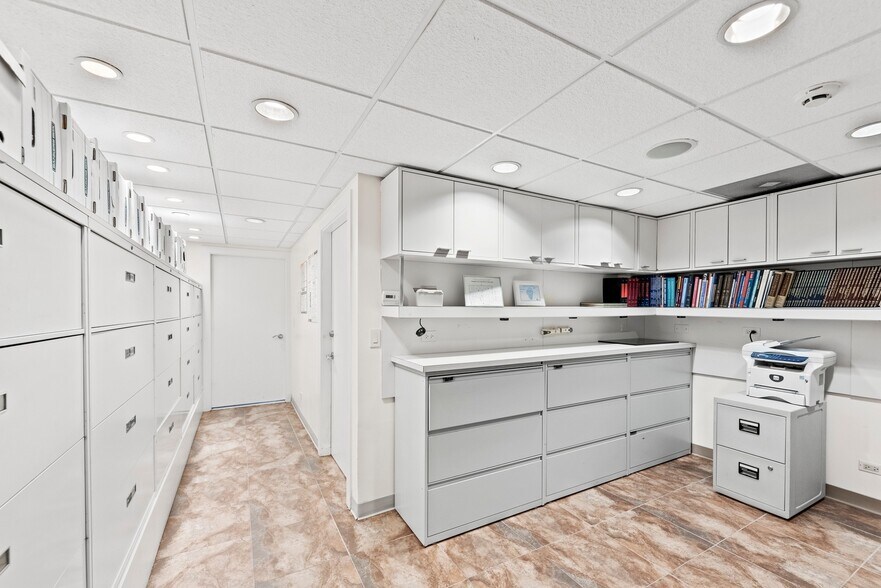 More Photos Of 330 W Frontage Rd, Northfield Medical For Lease