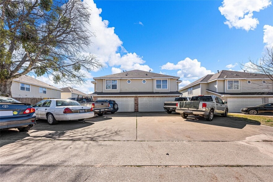 Primary Photo Of 2537 S 3rd St, Waco Apartments For Sale
