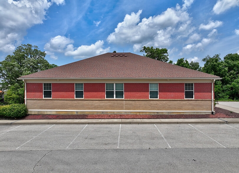 More Photos Of 10609-10611 Watterson Center Ct, Louisville Office For Sale