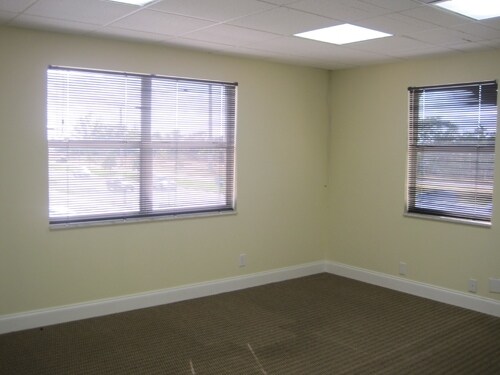 More Photos Of 2300 N Dixie Hwy, Boca Raton Office For Lease