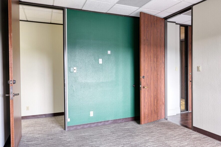 More Photos Of 13409 NW Military Hwy, Shavano Park Office For Lease