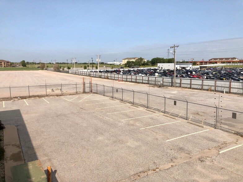 More Photos Of 5801 SW 11th St, Oklahoma City Service For Lease