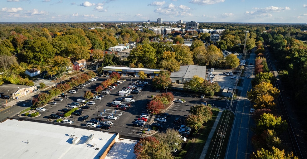More Photos Of 2813 Hillsborough Rd, Durham Auto Repair For Lease
