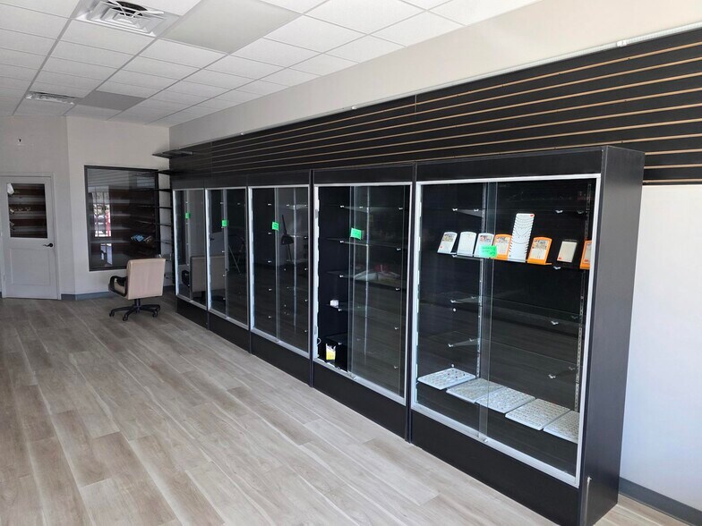 More Photos Of , Biloxi Service Station For Lease