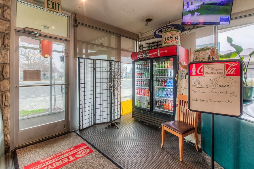 More Photos Of 822 N 1st St, Yakima Restaurant For Sale