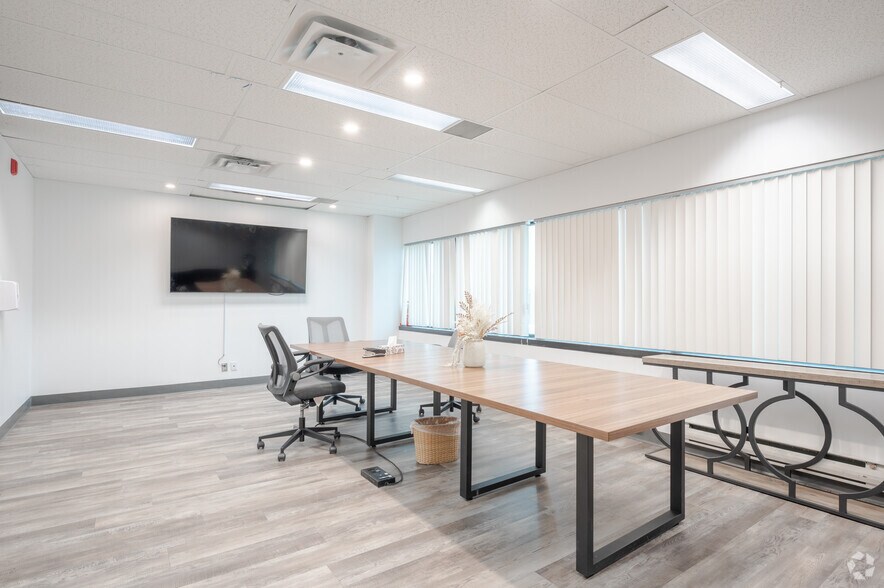 More Photos Of 2233 Argentia Rd, Mississauga Office Residential For Lease