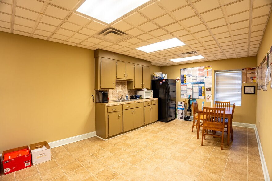 More Photos Of 403 S Pleasant Hill Rd, Warner Robins Office For Sale