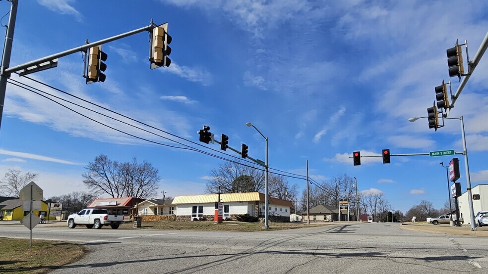 More Photos Of 700 S Main St, Grove Medical For Sale