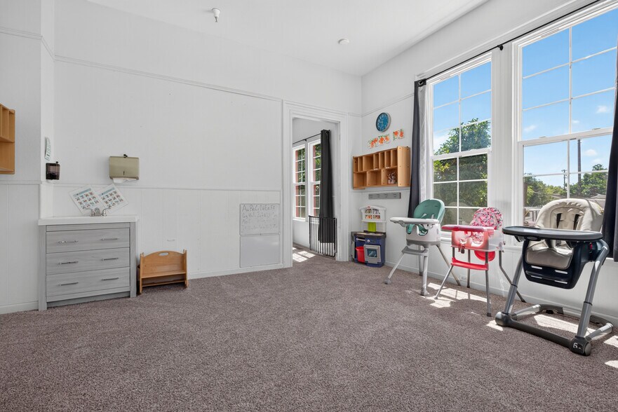 More Photos Of 530 N Cloverdale Blvd, Cloverdale Specialty For Sale