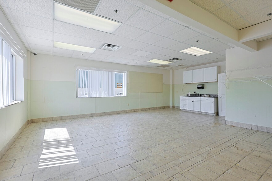 More Photos Of 125 Liberty St, Brockton Manufacturing For Lease