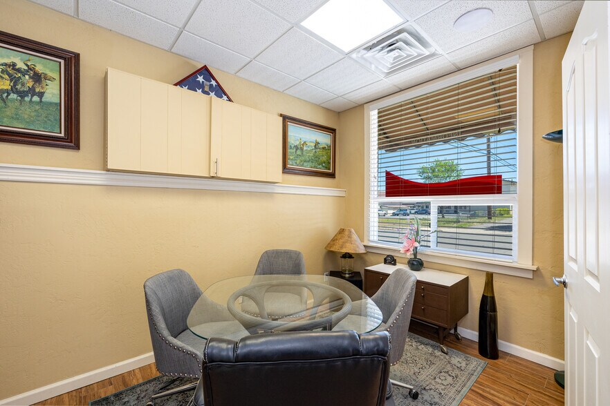 More Photos Of 116 S 1st St, Williams Office For Sale