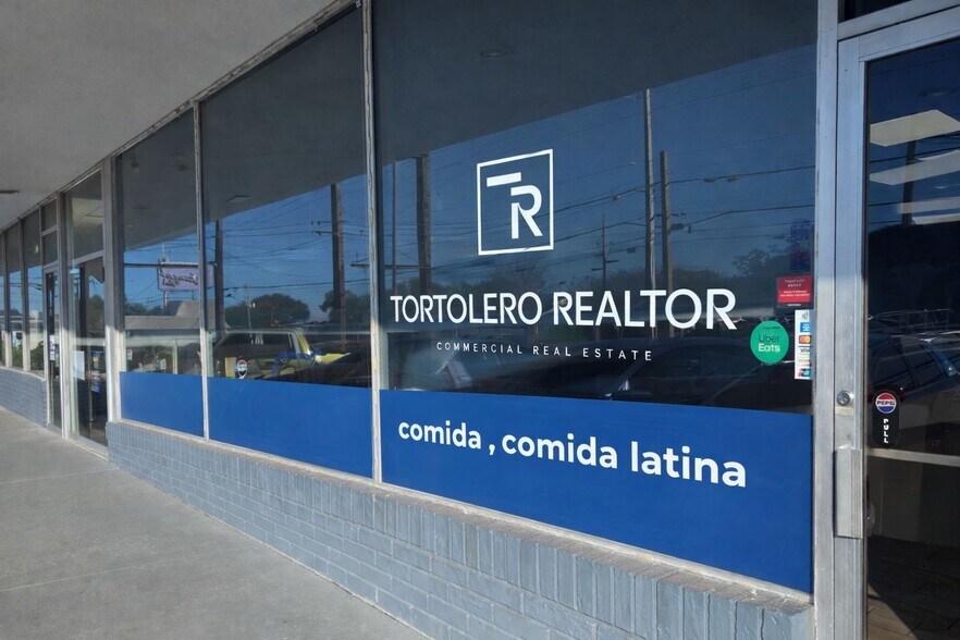 More Photos Of 505-519 N Semoran Blvd, Orlando General Retail For Lease