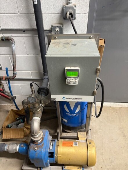 More Photos Of 2014 W Washington St, Stephenville Carwash For Sale